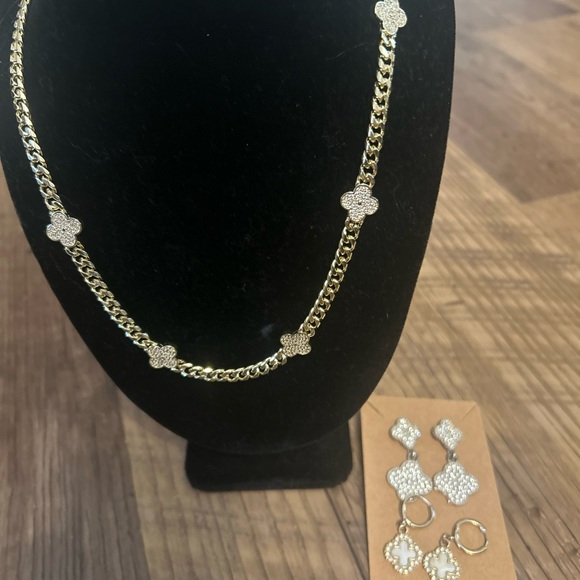 Elegant Gold and Silver clover Necklace and Earring Set - Picture 4 of 6